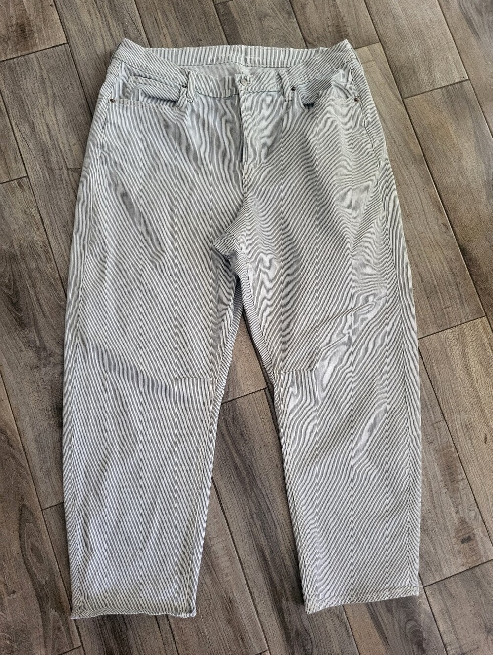 Old Navy baggy Barrel Leg Jeans Size 18